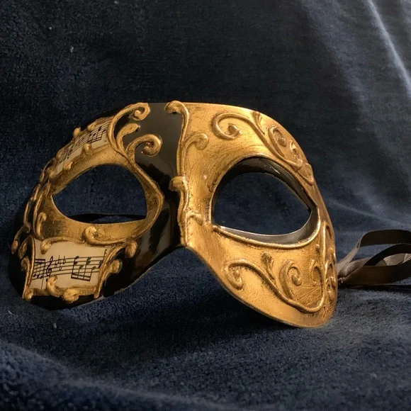 Mask - Picture 1 of 2